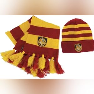 NWT Gryffindor hat and scarf set